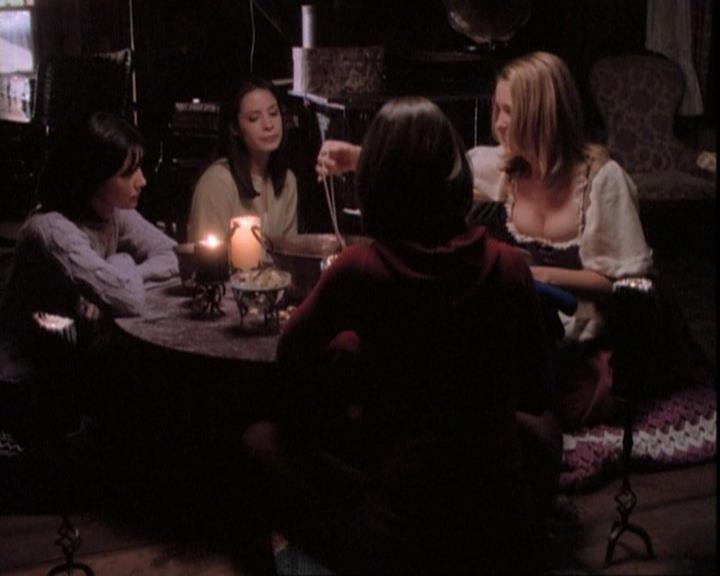 Charmed-Online-dot-net_109TheWitchIsBack2277.jpg