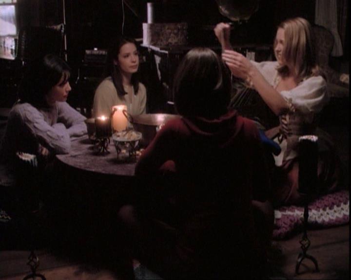 Charmed-Online-dot-net_109TheWitchIsBack2278.jpg