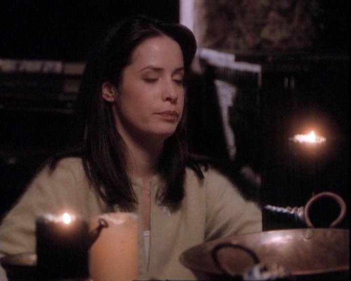 Charmed-Online-dot-net_109TheWitchIsBack2288.jpg
