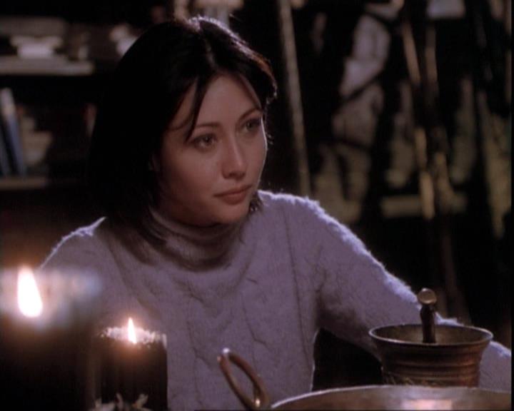 Charmed-Online-dot-net_109TheWitchIsBack2290.jpg