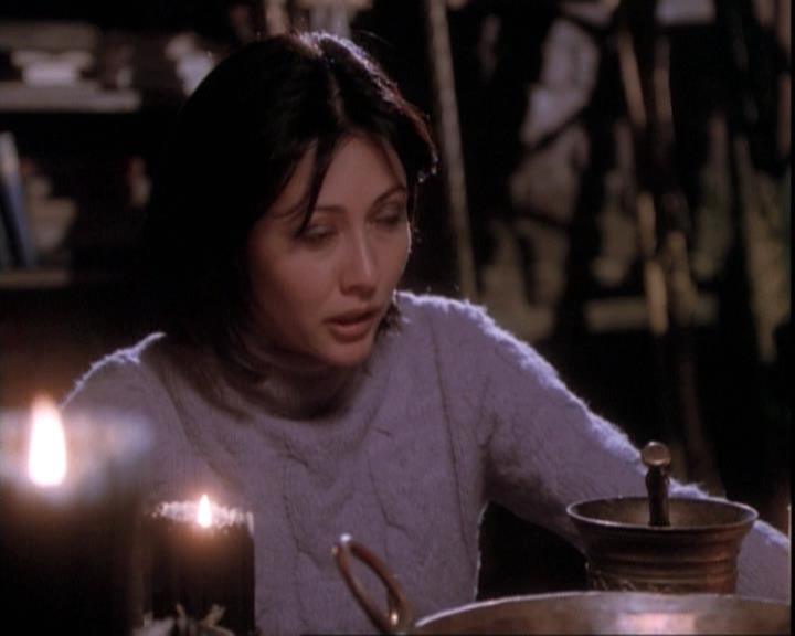 Charmed-Online-dot-net_109TheWitchIsBack2293.jpg