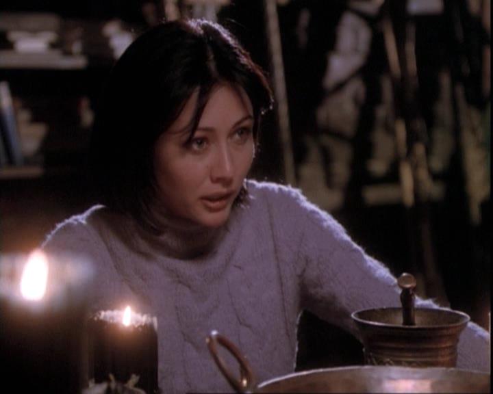 Charmed-Online-dot-net_109TheWitchIsBack2294.jpg