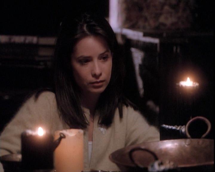 Charmed-Online-dot-net_109TheWitchIsBack2310.jpg