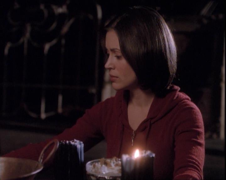Charmed-Online-dot-net_109TheWitchIsBack2313.jpg