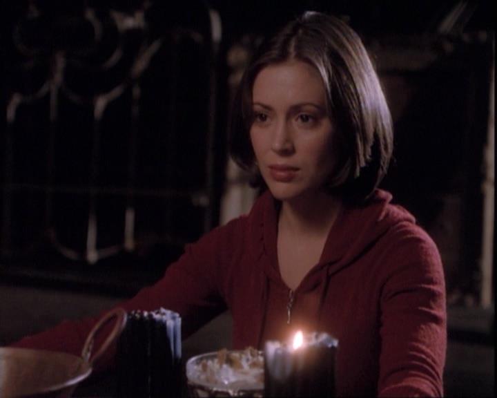 Charmed-Online-dot-net_109TheWitchIsBack2315.jpg