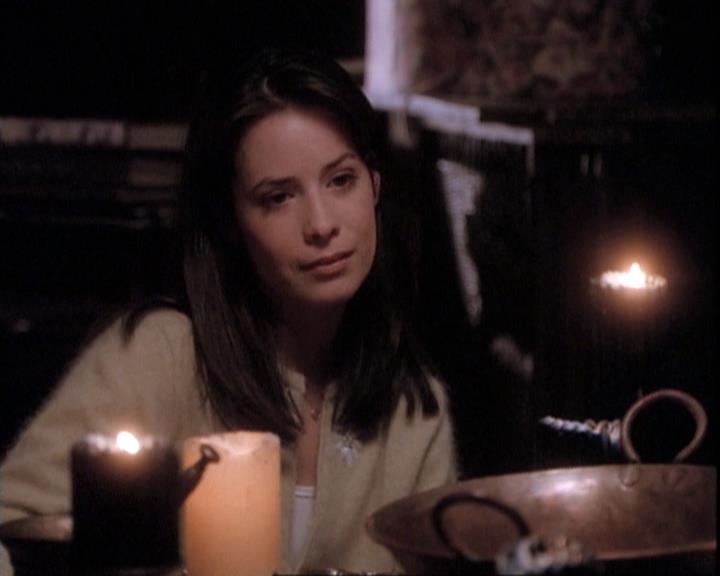 Charmed-Online-dot-net_109TheWitchIsBack2318.jpg