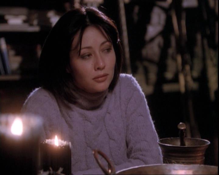 Charmed-Online-dot-net_109TheWitchIsBack2320.jpg