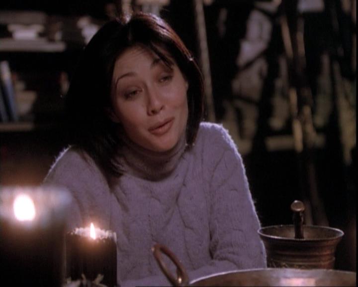 Charmed-Online-dot-net_109TheWitchIsBack2322.jpg