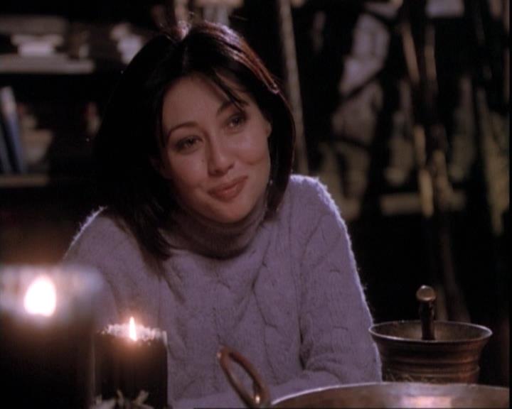 Charmed-Online-dot-net_109TheWitchIsBack2323.jpg