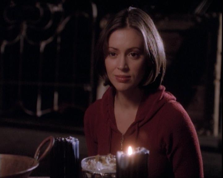 Charmed-Online-dot-net_109TheWitchIsBack2325.jpg