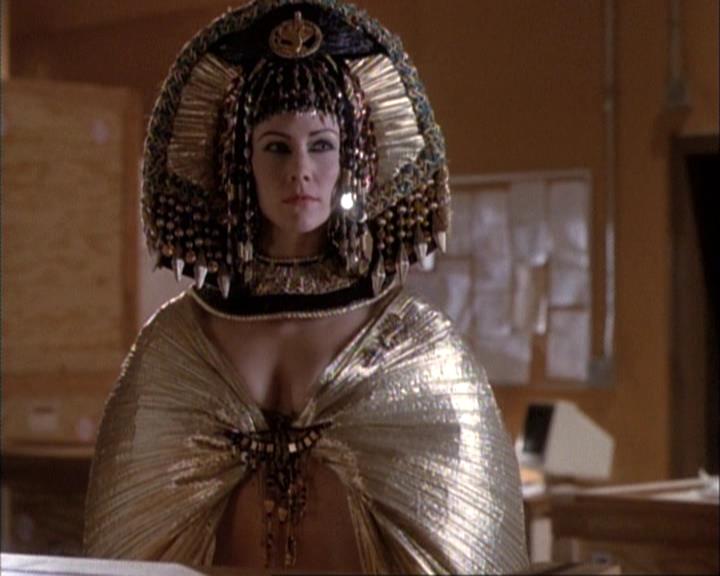 Charmed-Online-dot-net_111FeatsOfClay0806.jpg