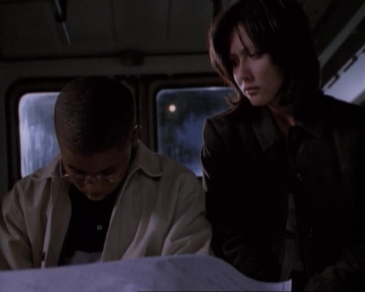 Charmed-Online-dot-net_114SecretsAndGuys2003.jpg Charmed-Online-dot-net_114SecretsAndGuys2003.jpg