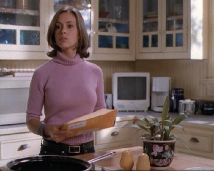 Charmed-Online-dot-net_115IsThereAWoogyInTheHouse0191.jpg