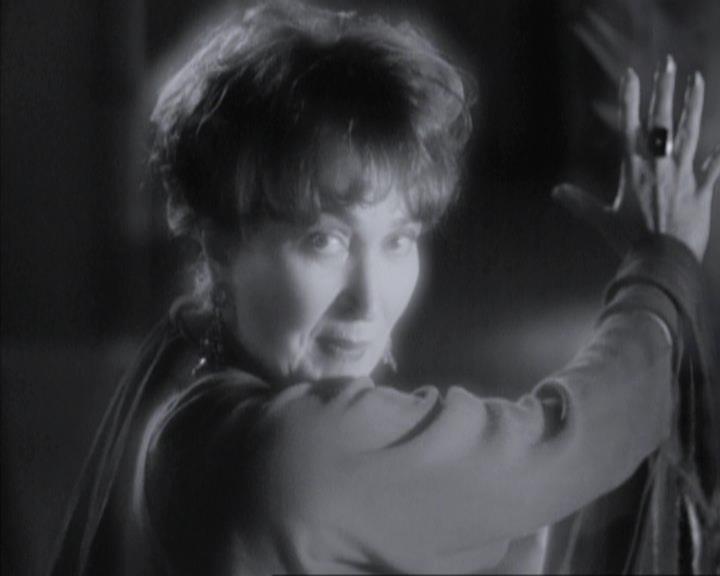 Charmed-Online-dot-net_115IsThereAWoogyInTheHouse0606.jpg