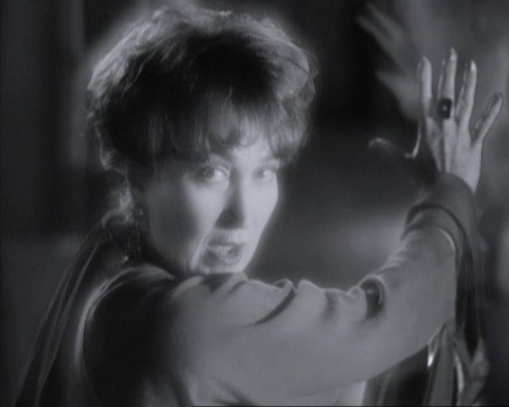 Charmed-Online-dot-net_115IsThereAWoogyInTheHouse0607.jpg