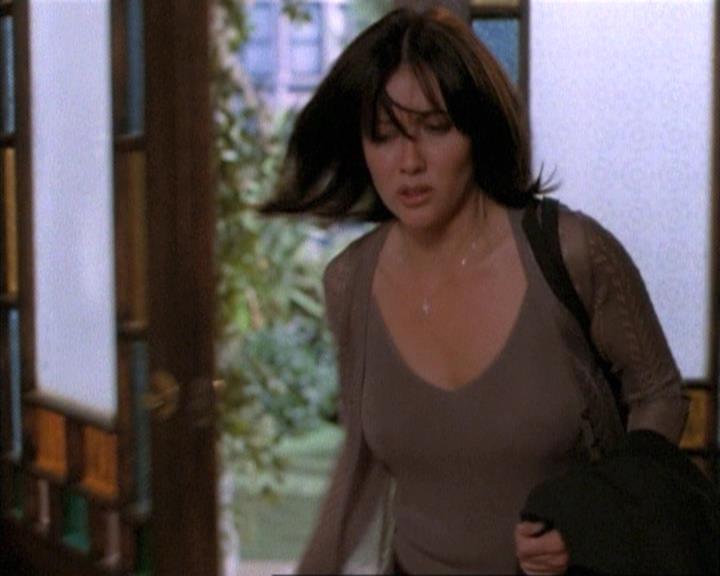 Charmed-Online-dot-net_115IsThereAWoogyInTheHouse0798.jpg