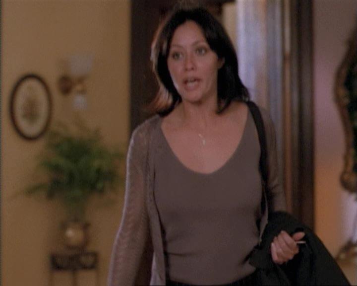 Charmed-Online-dot-net_115IsThereAWoogyInTheHouse0801.jpg