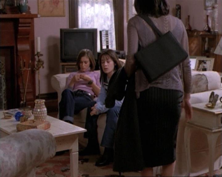 Charmed-Online-dot-net_115IsThereAWoogyInTheHouse0802.jpg