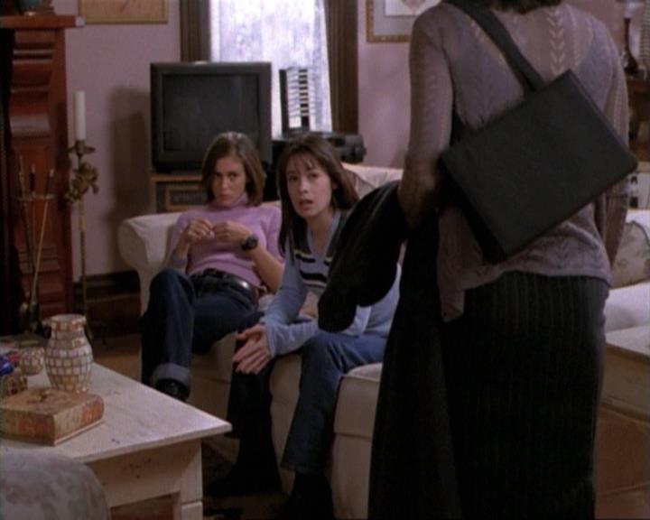 Charmed-Online-dot-net_115IsThereAWoogyInTheHouse0804.jpg
