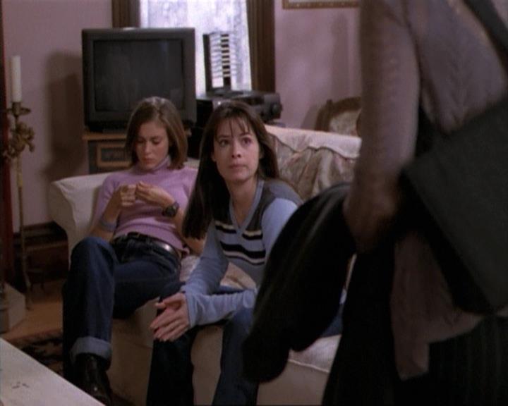 Charmed-Online-dot-net_115IsThereAWoogyInTheHouse0807.jpg