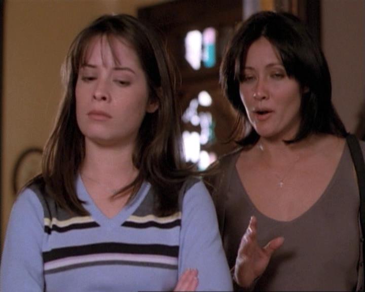 Charmed-Online-dot-net_115IsThereAWoogyInTheHouse0830.jpg
