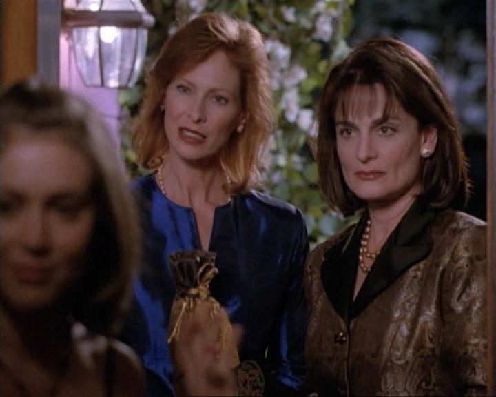 Charmed-Online-dot-net_115IsThereAWoogyInTheHouse0987.jpg