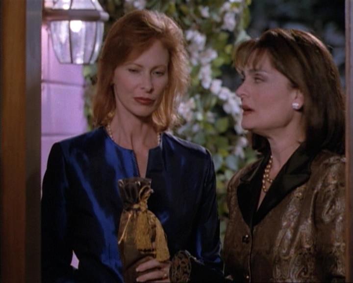 Charmed-Online-dot-net_115IsThereAWoogyInTheHouse0989.jpg