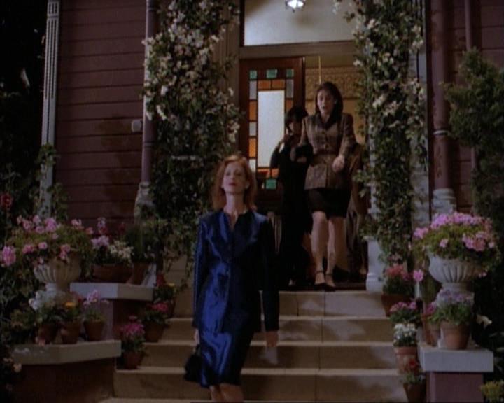 Charmed-Online-dot-net_115IsThereAWoogyInTheHouse1304.jpg