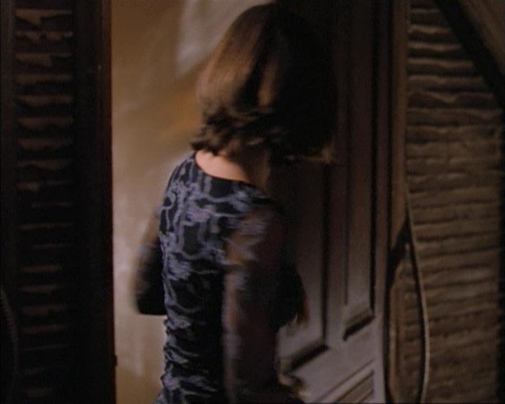 Charmed-Online-dot-net_115IsThereAWoogyInTheHouse1874.jpg