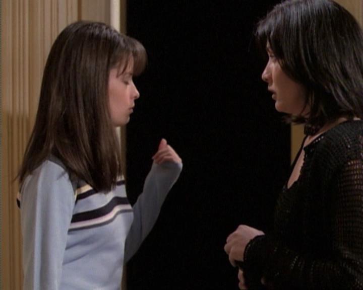 Charmed-Online-dot-net_115IsThereAWoogyInTheHouse2066.jpg