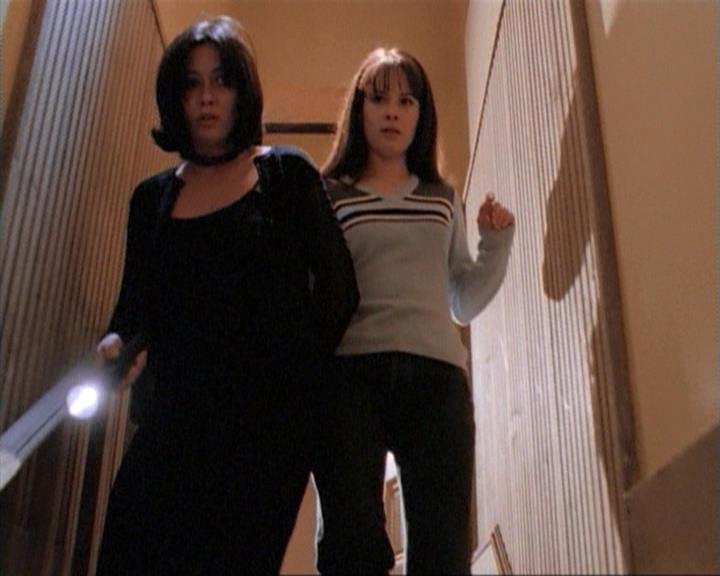 Charmed-Online-dot-net_115IsThereAWoogyInTheHouse2079.jpg
