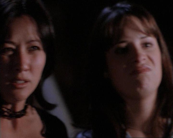 Charmed-Online-dot-net_115IsThereAWoogyInTheHouse2106.jpg