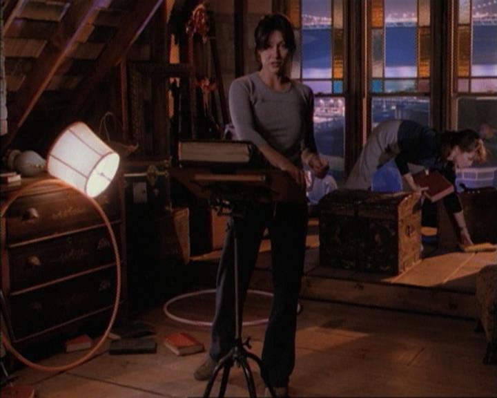 Charmed-Online-dot-net_115IsThereAWoogyInTheHouse2320.jpg