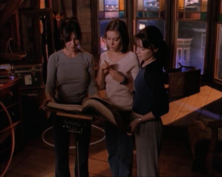 Charmed-Online-dot-net_115IsThereAWoogyInTheHouse2380.jpg