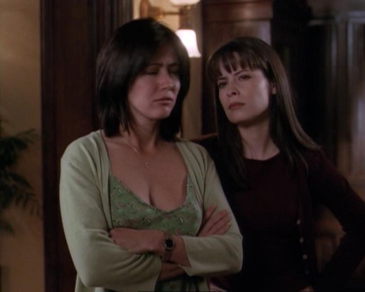 Charmed-Online-dot-net_116WichPrueIsItAnyway0156.jpg