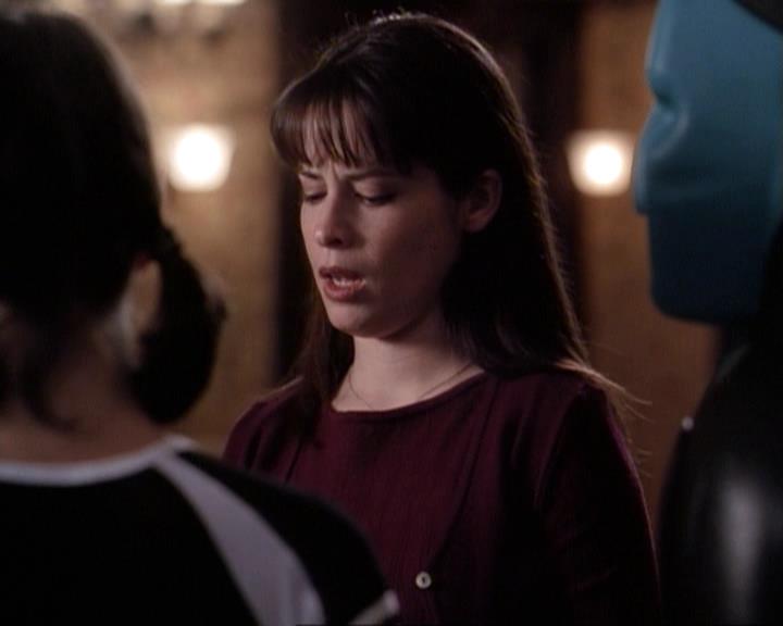 Charmed-Online-dot-net_116WichPrueIsItAnyway0198.jpg