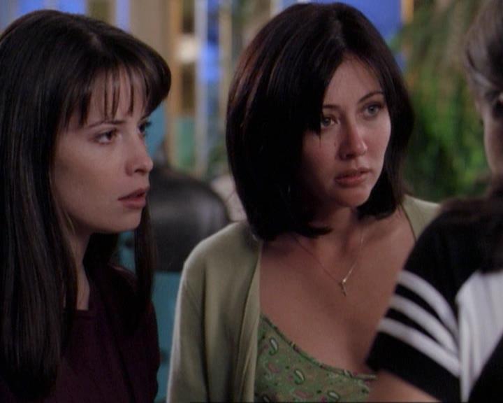 Charmed-Online-dot-net_116WichPrueIsItAnyway0243.jpg