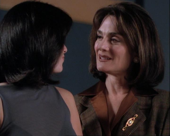 Charmed-Online-dot-net_116WichPrueIsItAnyway0454.jpg