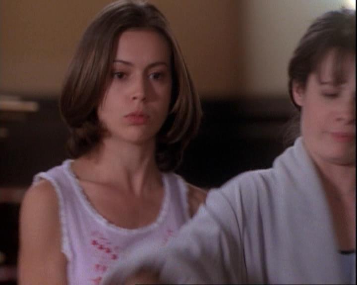 Charmed-Online-dot-net_116WichPrueIsItAnyway1039.jpg
