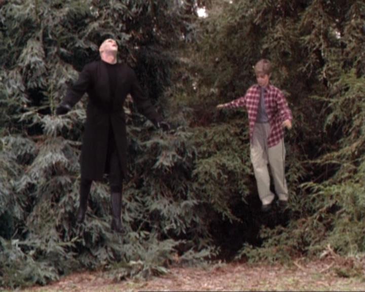 Charmed-Online-dot-net_119OutOfSight0106.jpg