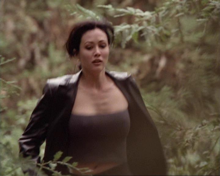 Charmed-Online-dot-net_119OutOfSight0131.jpg