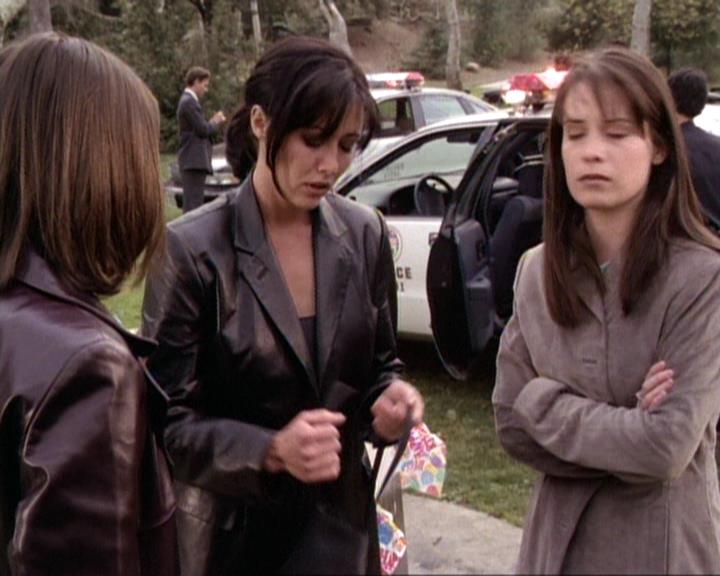 Charmed-Online-dot-net_119OutOfSight0306.jpg