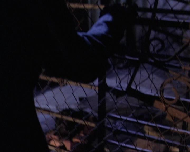 Charmed-Online-dot-net_119OutOfSight0345.jpg