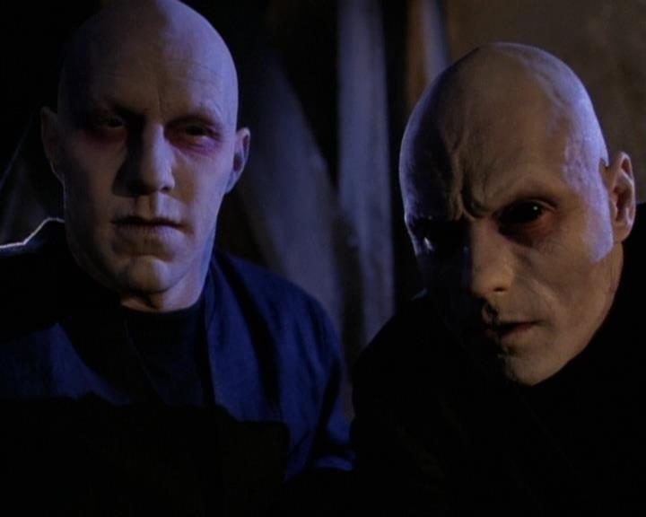 Charmed-Online-dot-net_119OutOfSight0374.jpg
