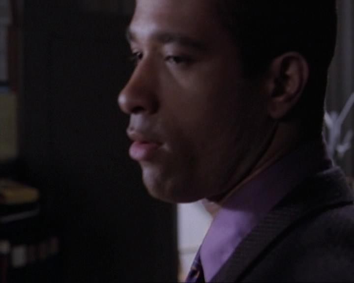 Charmed-Online-dot-net_119OutOfSight1004.jpg