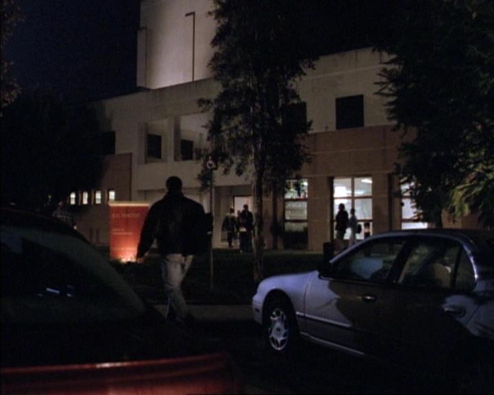 Charmed-Online-dot-net_119OutOfSight1007.jpg