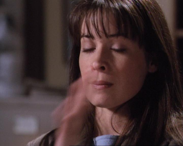 Charmed-Online-dot-net_119OutOfSight1098.jpg