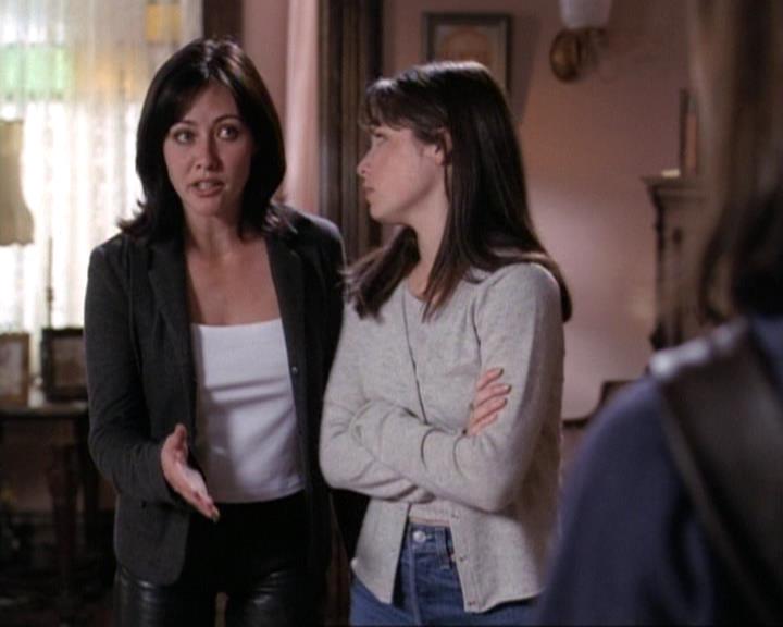 Charmed-Online-dot-net_119OutOfSight1617.jpg