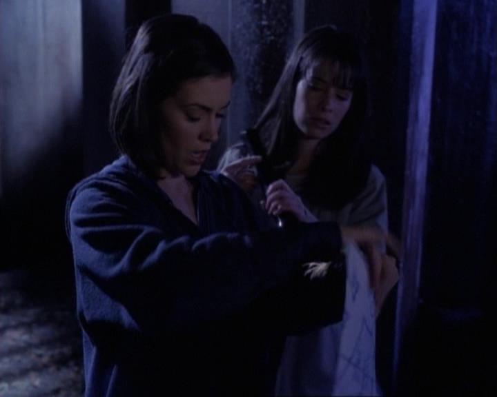 Charmed-Online-dot-net_119OutOfSight1760.jpg