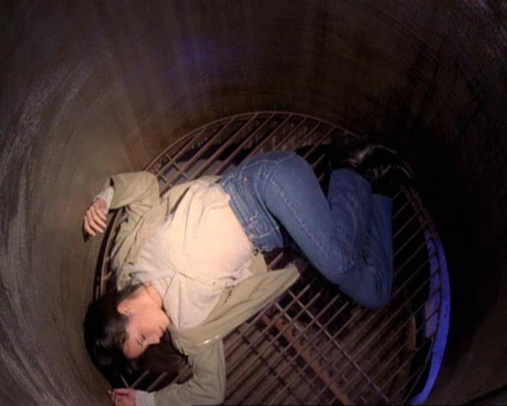 Charmed-Online-dot-net_119OutOfSight1834.jpg